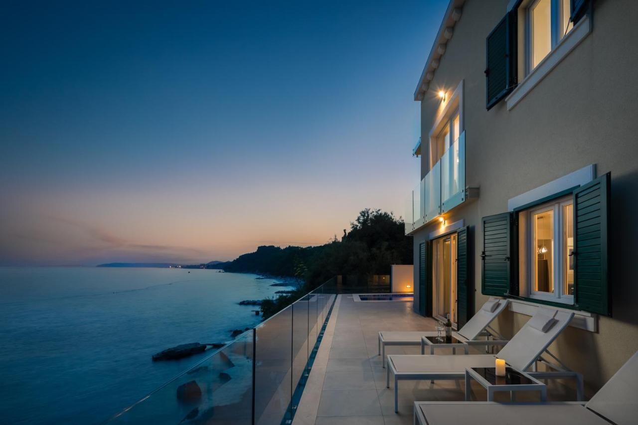 Epetium Beach Villa Сплит Екстериор снимка