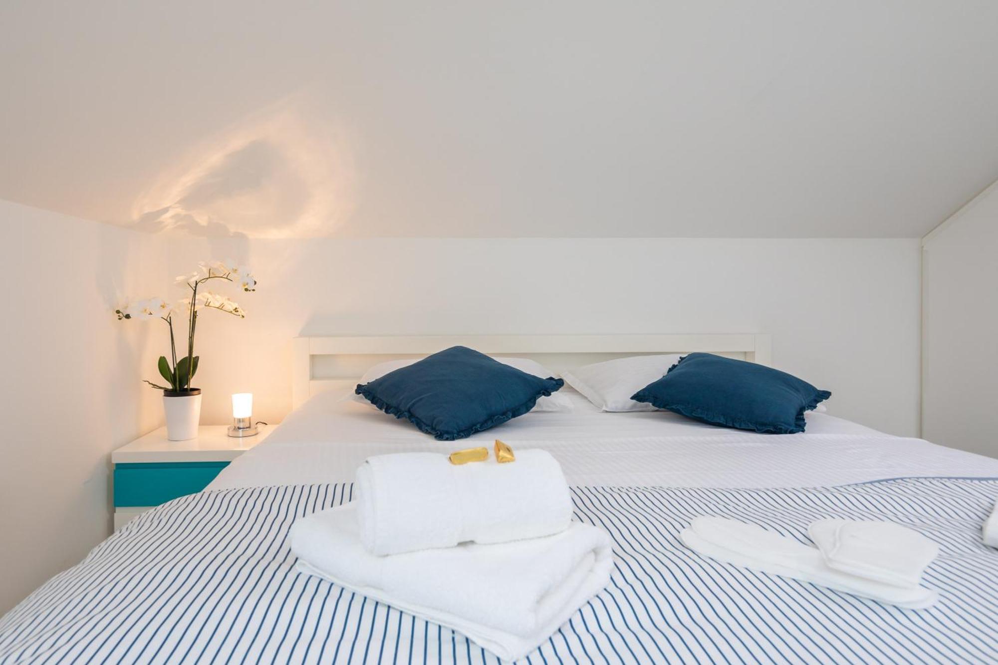 Epetium Beach Villa Сплит Екстериор снимка
