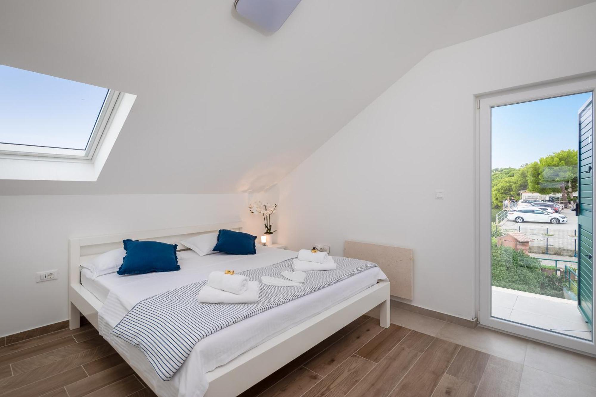 Epetium Beach Villa Сплит Екстериор снимка